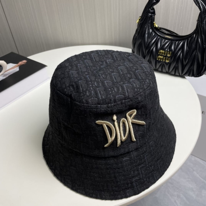 CHRISTIAN DIOR